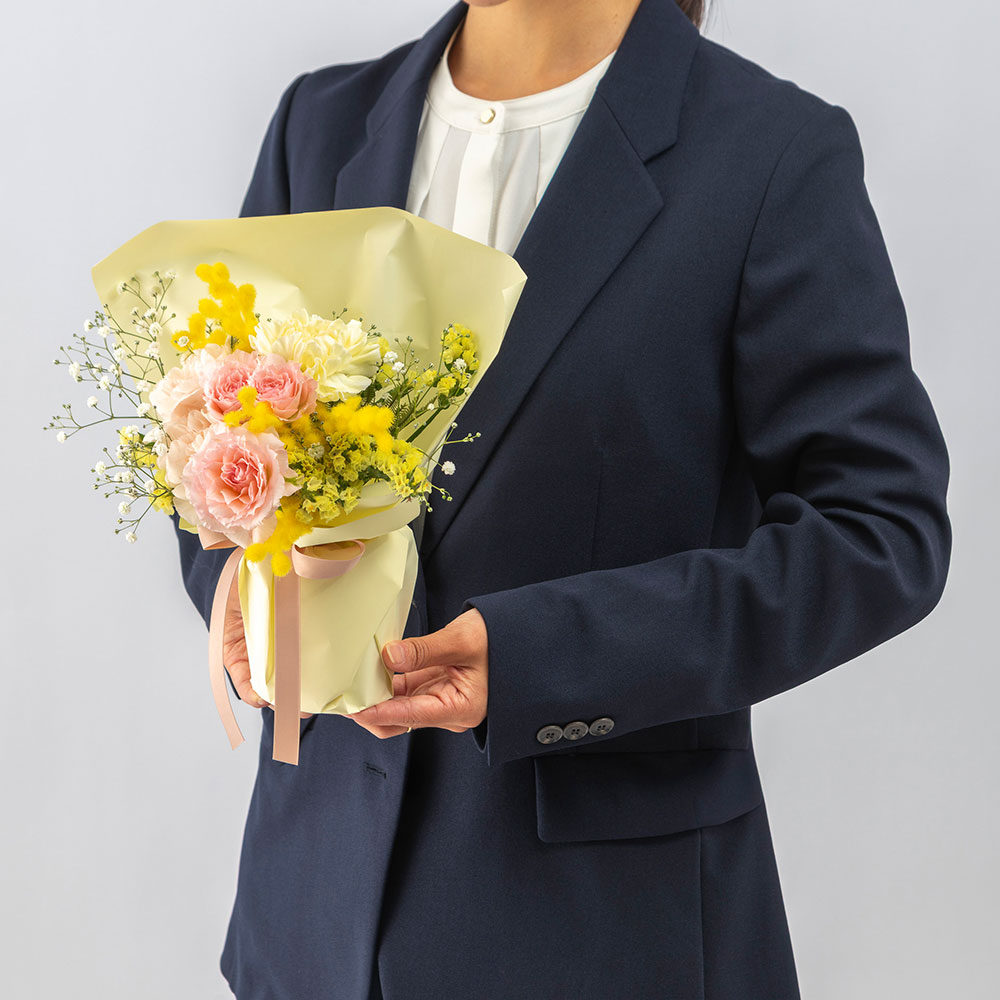 そのまま飾れるブーケ「ミモザ」 | 花・花束を贈るフラワーギフト通販