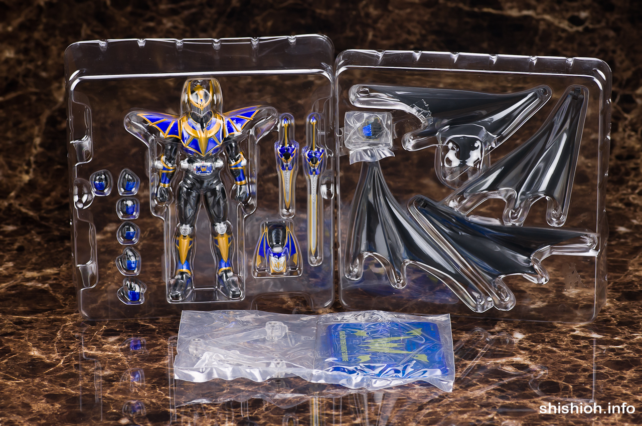 レビュー】 バンダイ S.H.Figuarts仮面ライダーナイトサバイブ [仮面