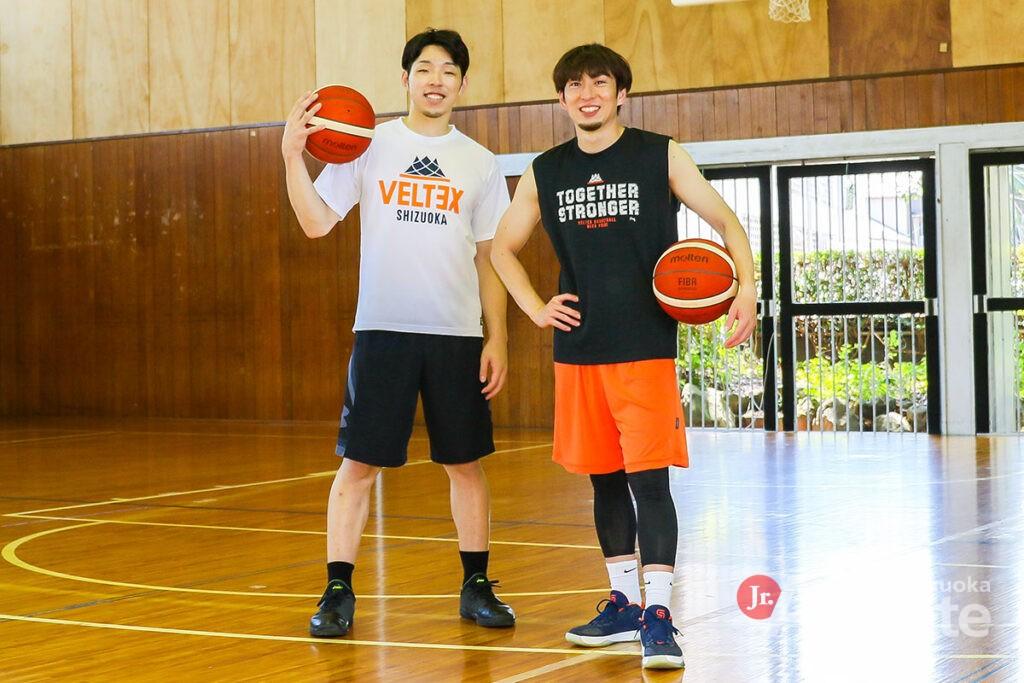 ☆送料込み ベルテックス静岡 岡田雄三選手 直筆サイン Tシャツ