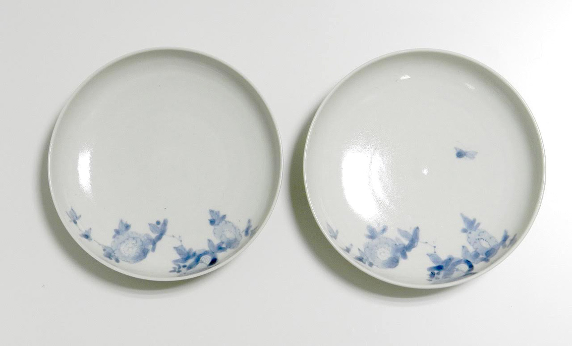 浜野まゆみ/ 染付花文三寸皿（蝶あり） | リブ・アート オンラインショップ