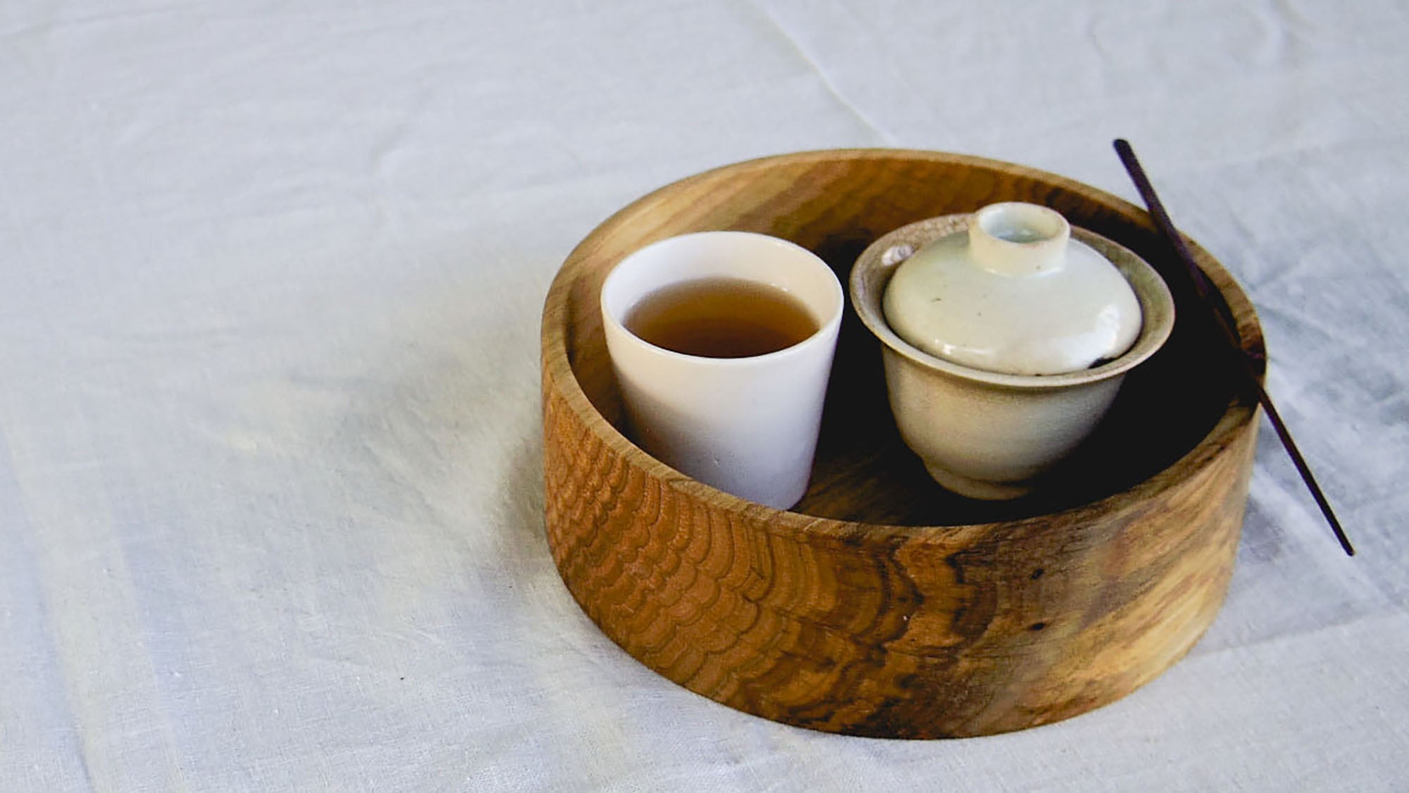 私の茶道具】大澤知美さんのドラ鉢 - 菜食料理家 松本ちさ – 煎茶堂