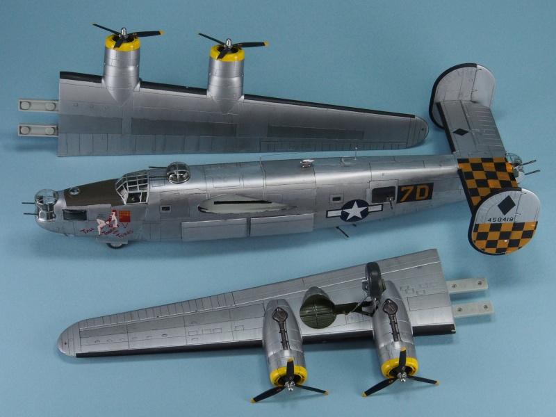 ACADEMY コンソリデーティッド B-24M リベレイター