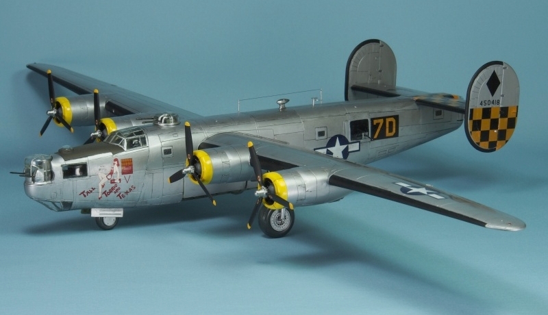 ACADEMY コンソリデーティッド B-24M リベレイター