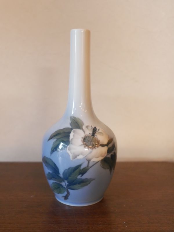 ROYALCOPENHAGEN 白い花と蜂 フラワーベース 一輪挿し ロイヤル