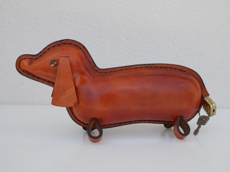 鴻池製作所 ダックスフンド 貯金箱 本革 鍵付き レザー KONOIKE