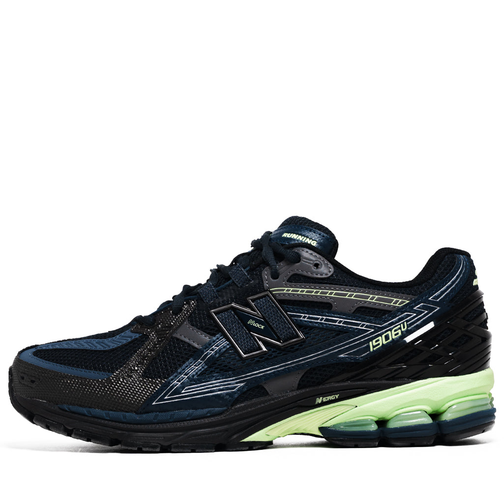 Sneaker-Politics-NB-