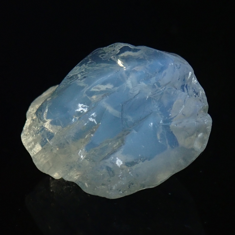 淡いブルーシラーが美しい希少な原石スリランカミーティアゴダ産天然
