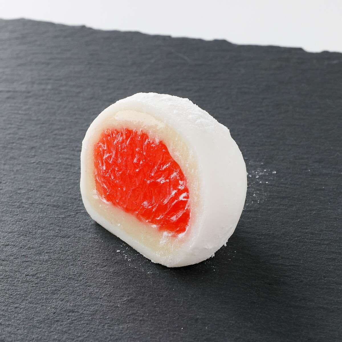 まるで本物。リアルな食品サンプル フルーツ大福 ピンク