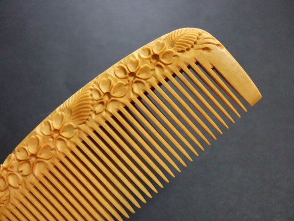 彫の解櫛 桜 4寸｜つげ櫛（柘植櫛・黄楊櫛 国産さつまつげ製つげ櫛）