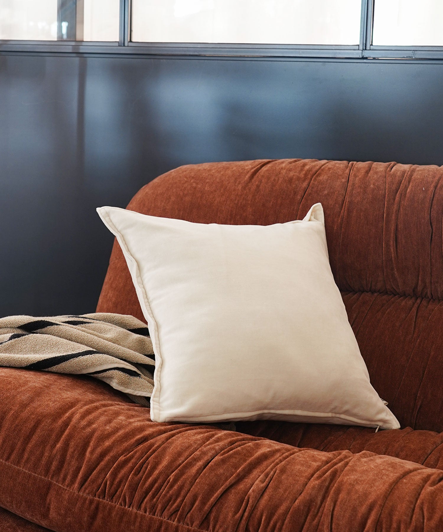 ビンテージベルベット クッションカバー - 上品なつや感と柔らかな