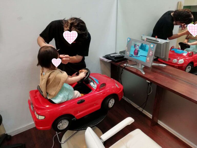 2歳の娘が北千住の美容室ヴィサージュ（VISAGE）でキッズカットに
