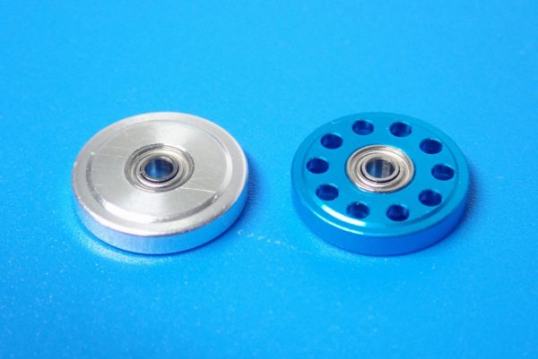 95482 軽量13mmオールアルミベアリングローラー（ブルー）／ミニ四駆