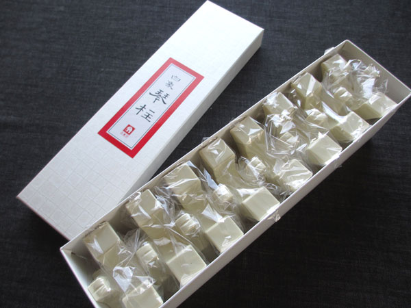 和楽器 ＞ 筝（お琴） 付属品 小物 ＞ 13絃 お箏(お琴)用 白象 琴柱