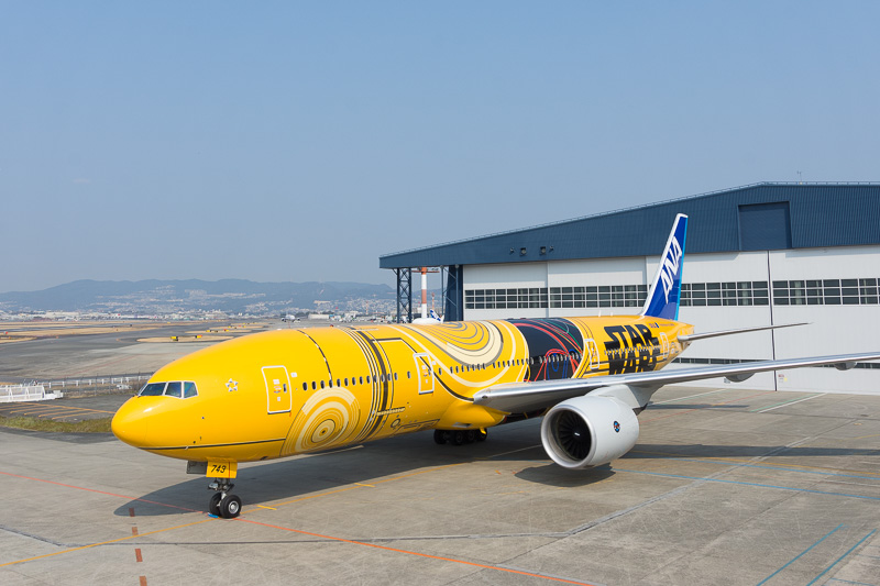 ANA、スター・ウォーズの特別塗装機「C-3PO ANA JET」の運航