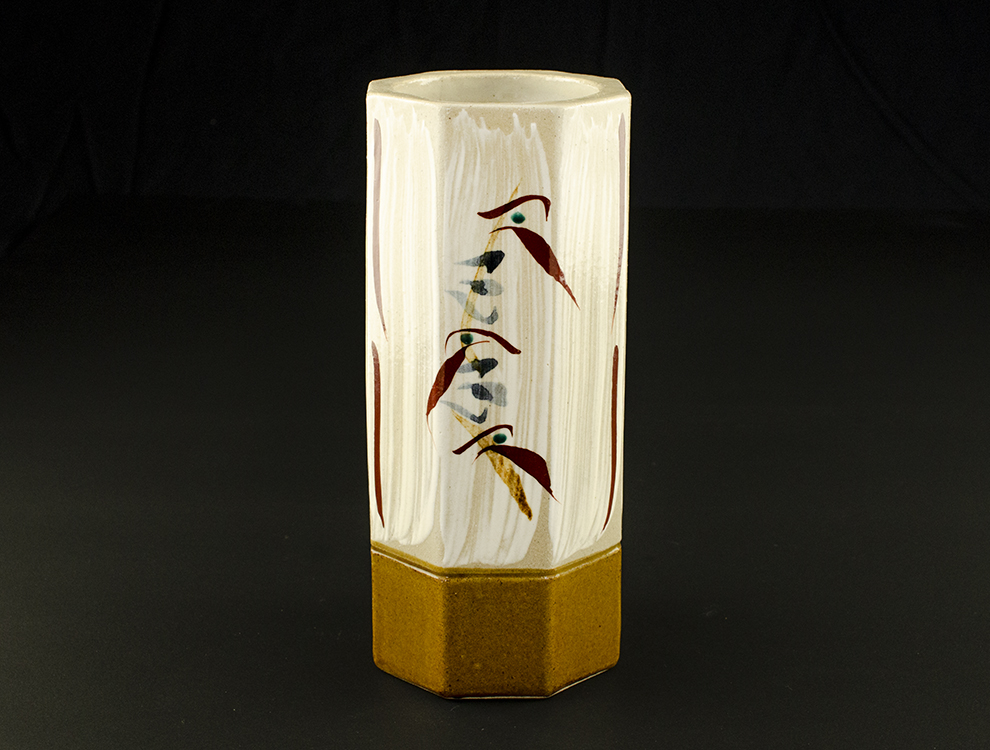 明石庄作_刷毛目八角花瓶｜黒のつかもと｜｜益子焼つかもと｜益子焼