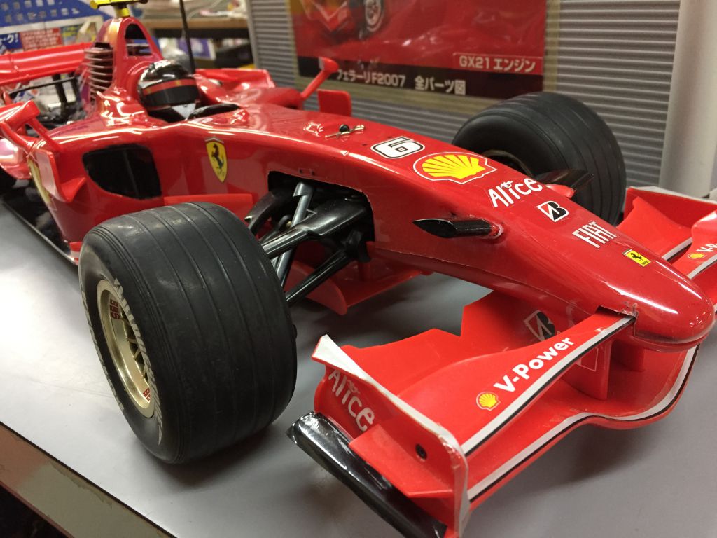 あとは燃料入れるだけ フェラーリF2007 1/7ｽｹ エンジンラジコン 34800