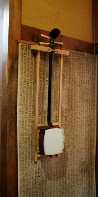 通販三味線スタンド2