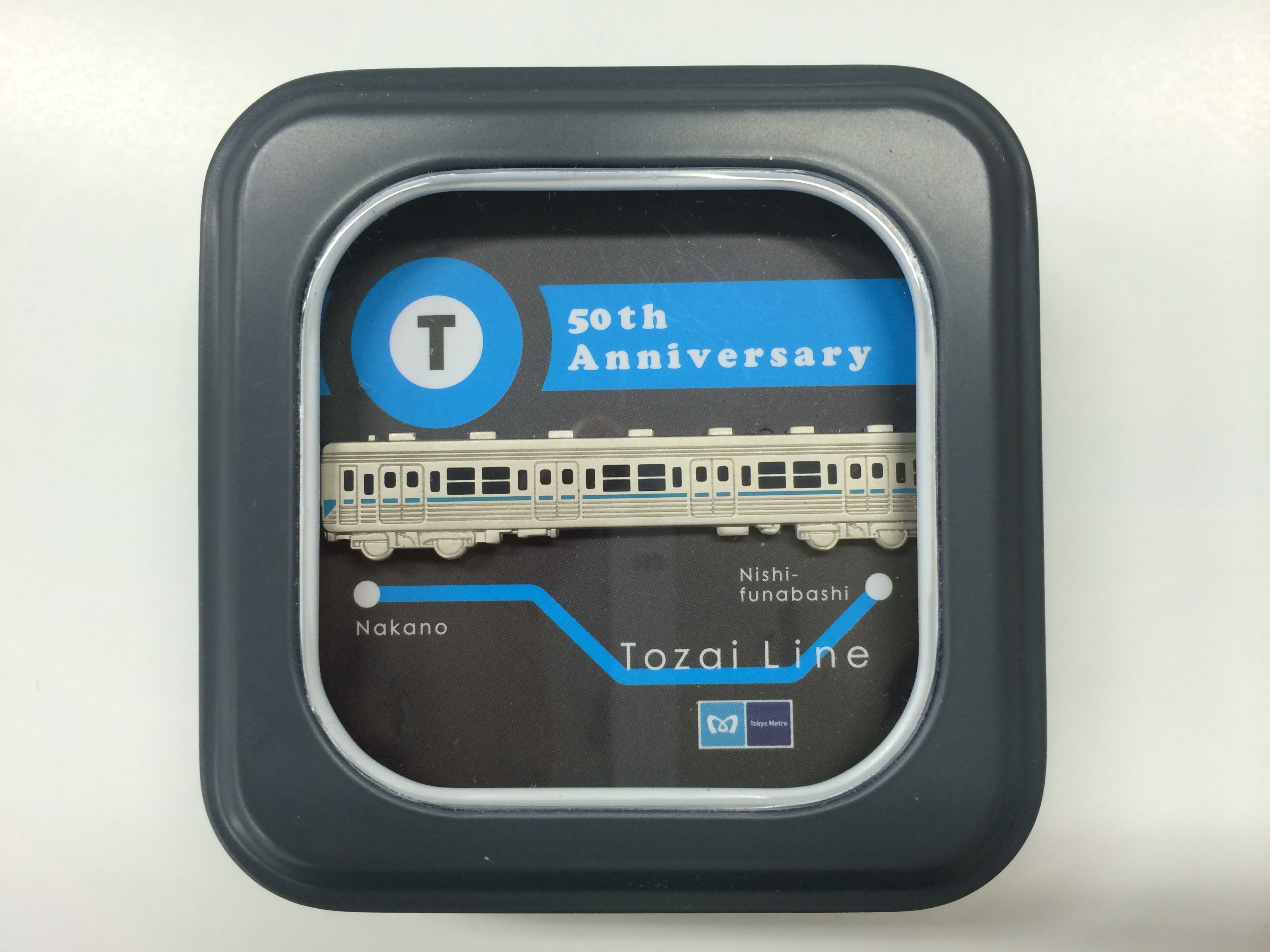 シリアルナンバー付き東西線開業50 周年記念ネクタイピンが新登場