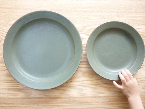 味わい深いお皿…イイホシユミコ「OXYMORON(オクシモロン)プレート」を