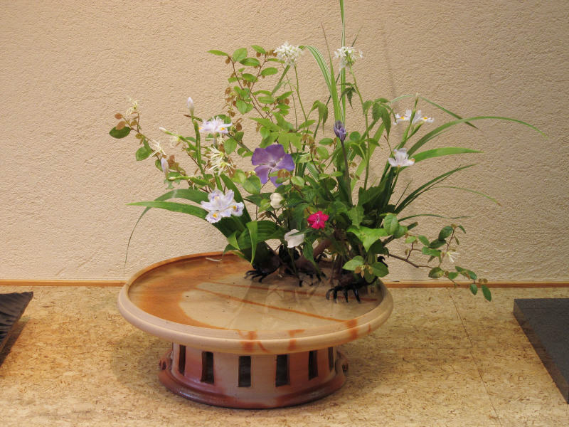 ヒダスキで生け花 | 備前焼窯元 小西陶古