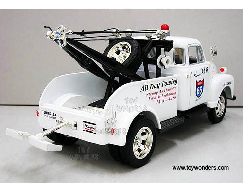 Diecast Collectibles Jada Toys Showroom Floor - Chevy Tow Truck 66