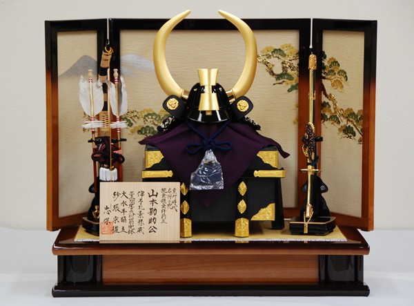 忠保作 15号山本勘助 兜飾〔人形の和光〕五月人形