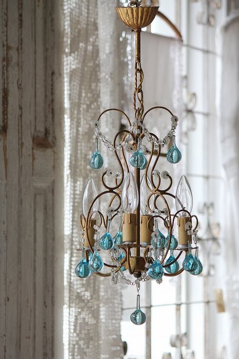 アンティークシャンデリア ブルーティアドロップシャンデリア 4灯