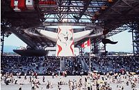 世界の国からこんにちは」の歌とともに、大阪万博が始まった。岡本太郎