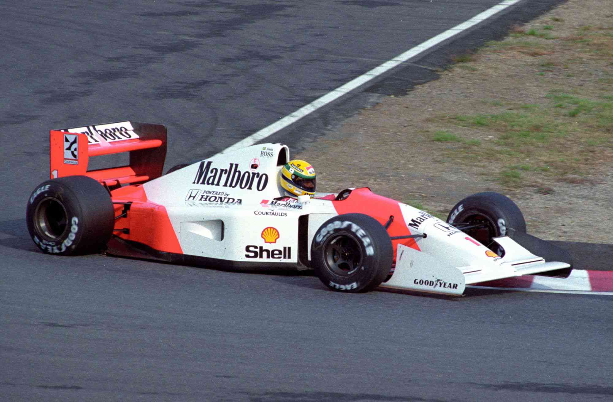 2年連続3度目の総合優勝を決めたアイルトン・セナ（ブラジル