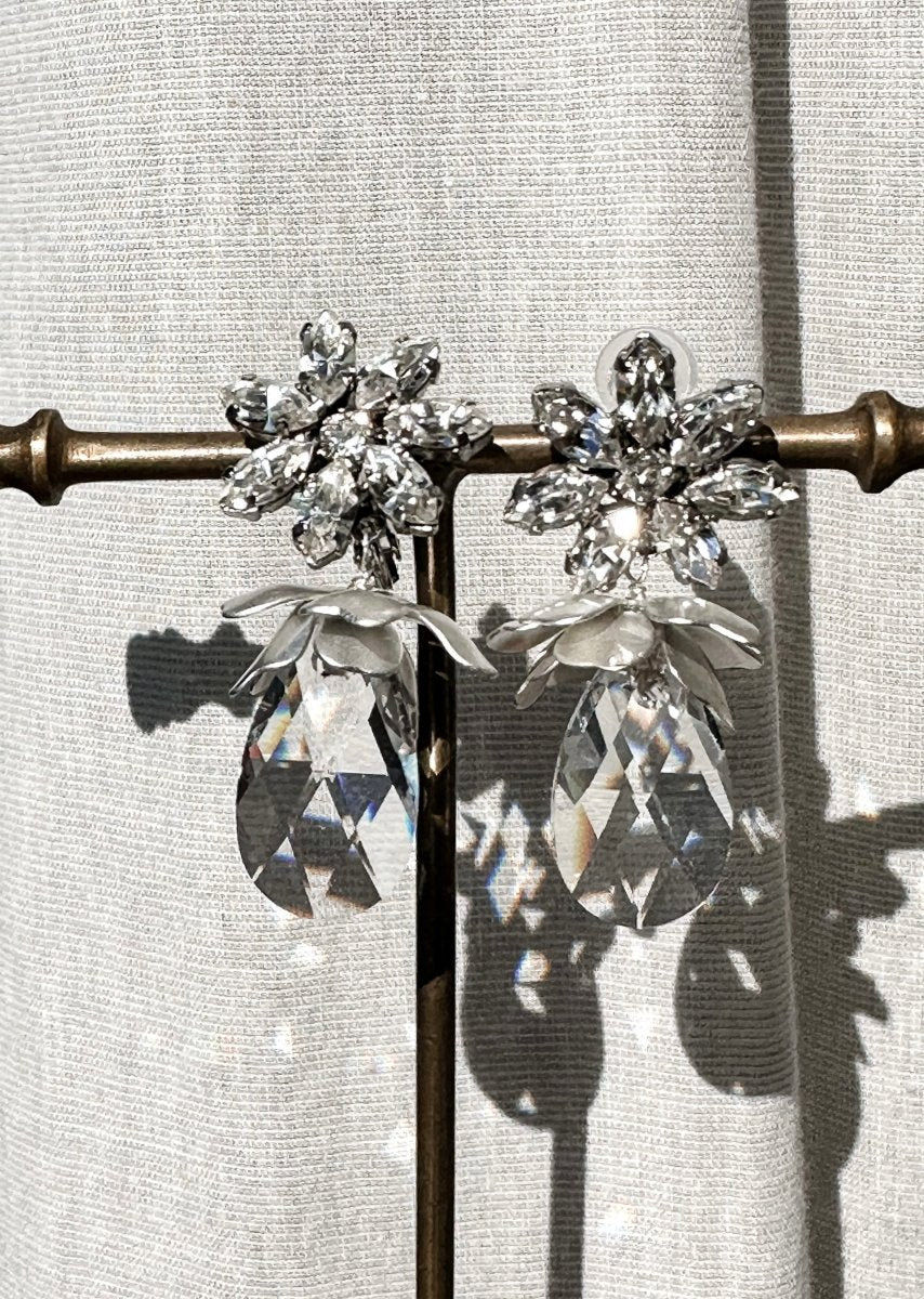 フラワークリスタルブライダルピアス＆イヤリング – おしゃれ花嫁様