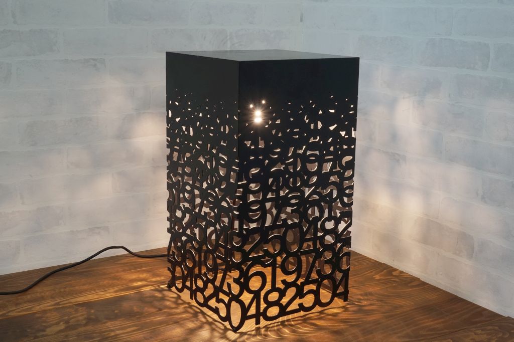 Cassina ixc フロアライト 「MEMENTO」 | サークルワン商品情報-八木店