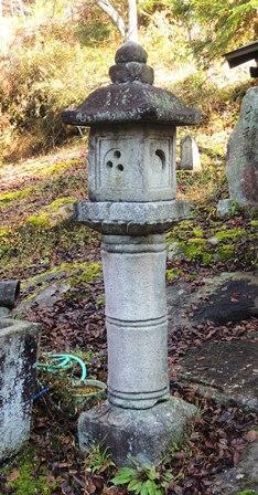 資料紹介】苗木で最も古い石灯籠／中津川市