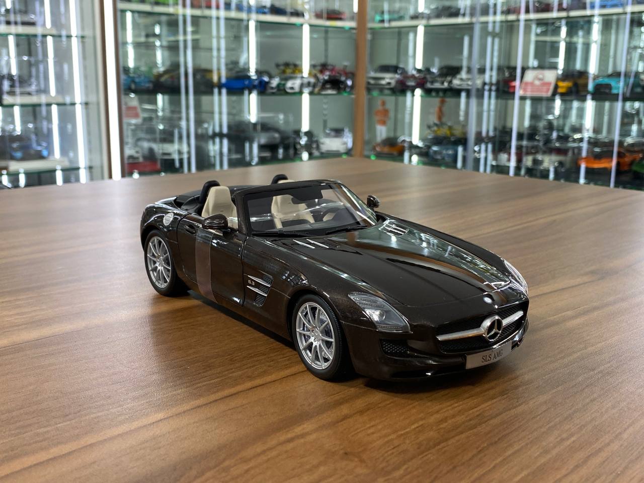 1/18 metal diecast Paul's Models Art Dealer Edition Mercedes-Benz