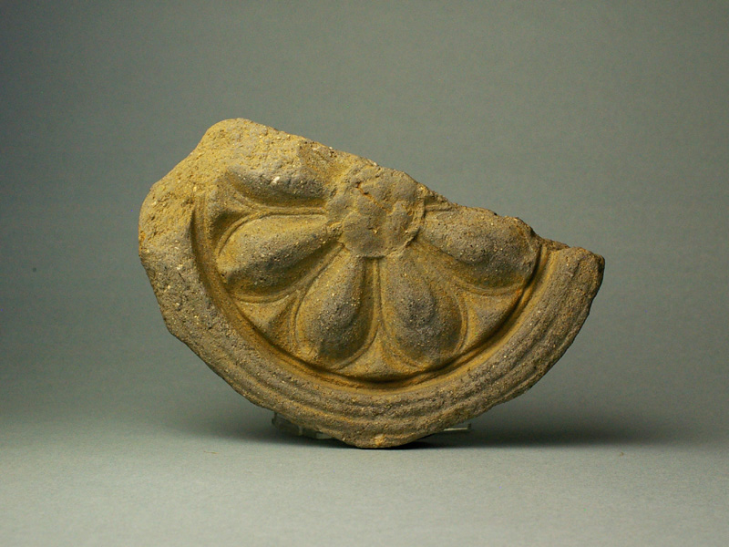 かいだ古美術 - 山田寺 軒丸瓦残欠 | 古美術品専門サイト fufufufu.com