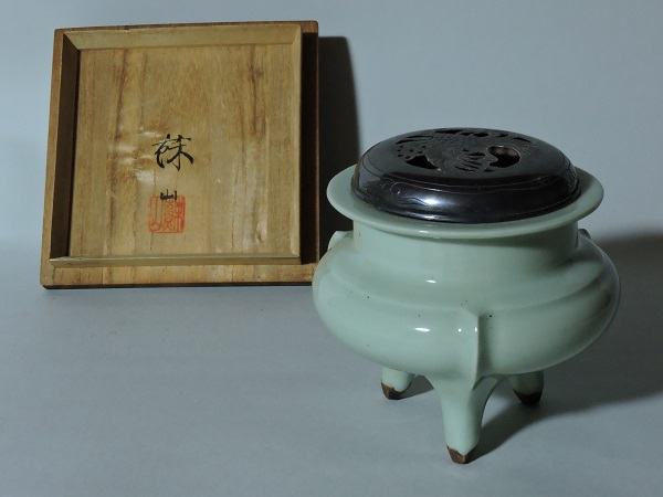 諏訪蘇山作 香炉 青磁 袴腰 三足香炉 純銀 花刻透し火屋 信幸造 諏訪蘇