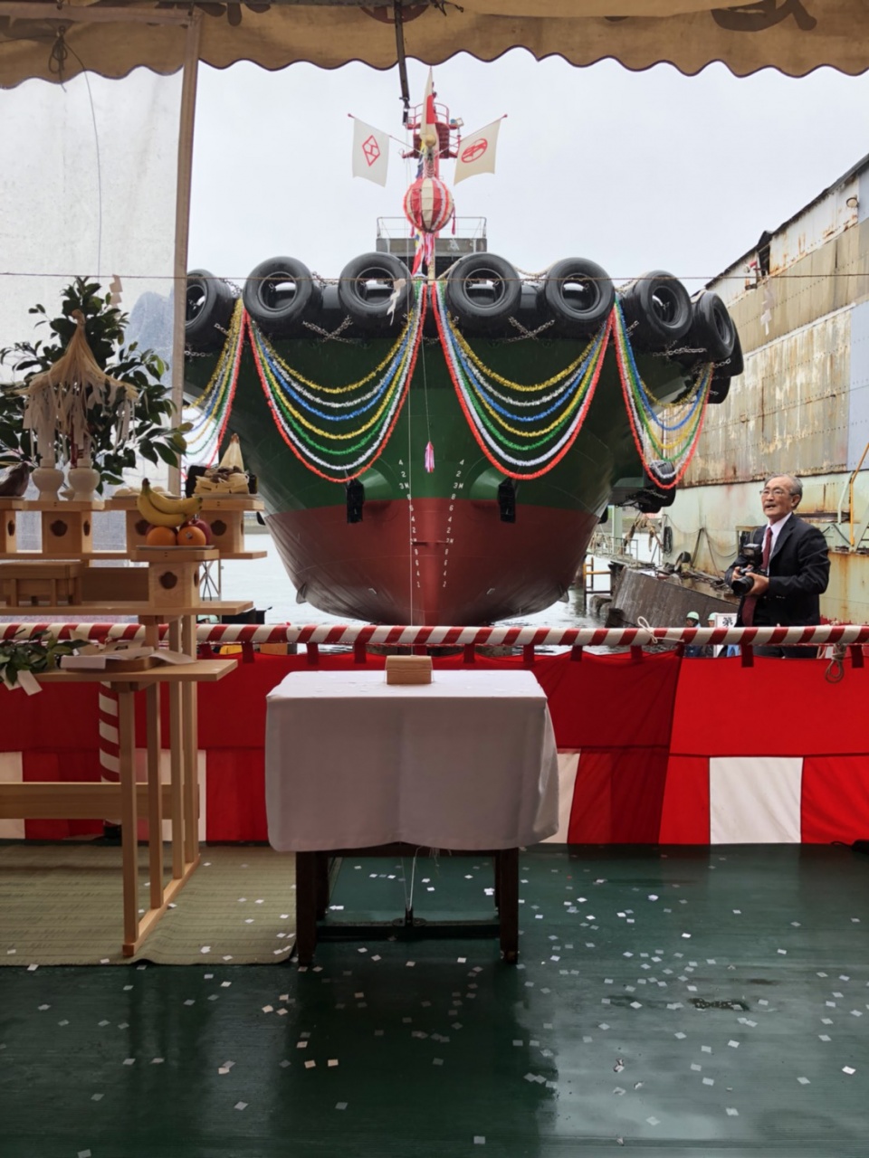 新造船の進水式が行われました。 | お知らせ | 福島海運株式会社。福岡