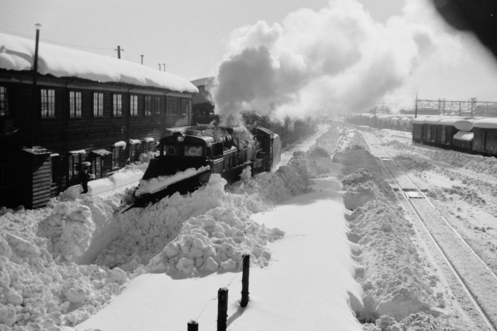 会社の資料室：古い写真や文書の記録（ジオテクサービス株式会社）