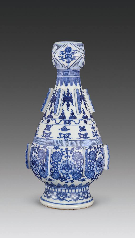 青花暗八仙缠枝花卉纹出戟蒜头瓶