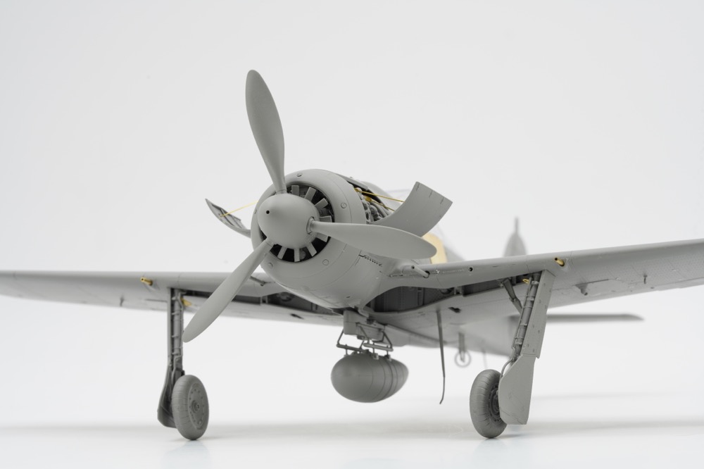 フォッケウルフ Fw190 A-8 4in1（R2/R6/R7/R8） | 株式会社 ハセガワ
