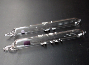 ガラス管封入 ｜ 株式会社 久木