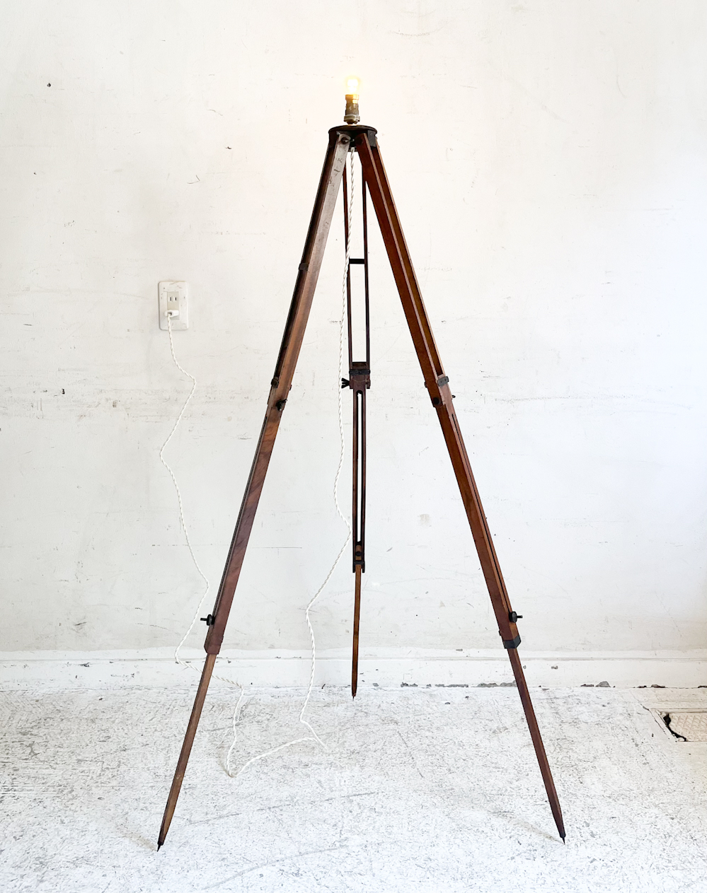 フランスアンティーク木製三脚ランプ(W1)(FL024-06)<span style=