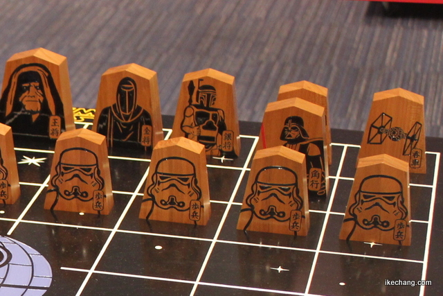 スター・ウォーズ将棋駒の展示が始まりました - 天童のニュース
