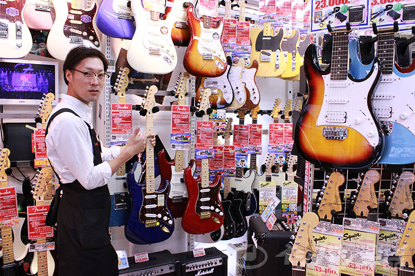 スタッフのおススメアイテムをご紹介♪?Fender Mexico / Deluxe