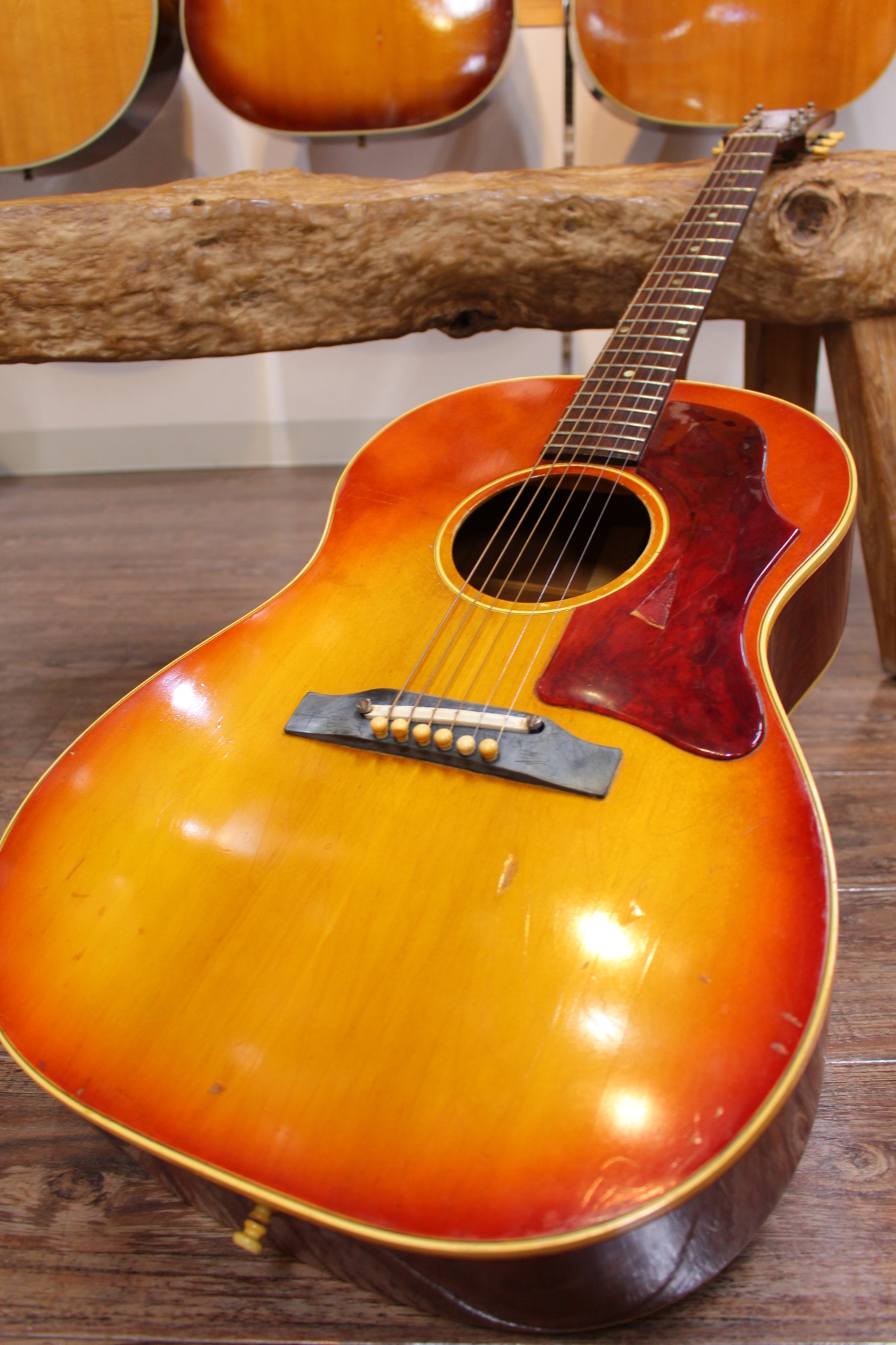 Shinjuku Vintage Guitar Show!! 本日は60年代のGibson/B-25