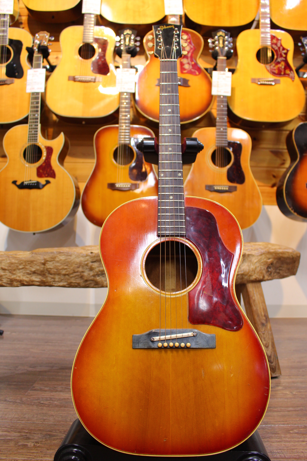 Shinjuku Vintage Guitar Show!! 本日は60年代のGibson/B-25