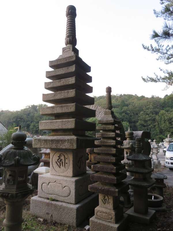 五重の塔 庭石 灯籠 灯篭 昭和レトロ 五重の塔 庭石 灯籠 灯篭 昭和