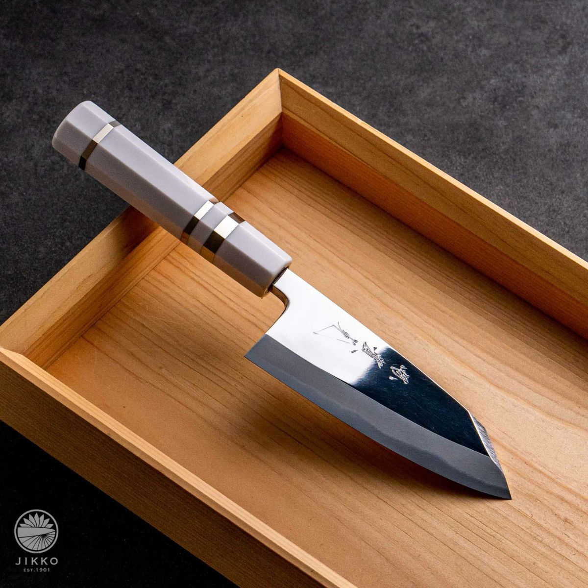 包丁の表面を鏡面仕上げするのはなぜ？ - 包丁ラボ 堺實光