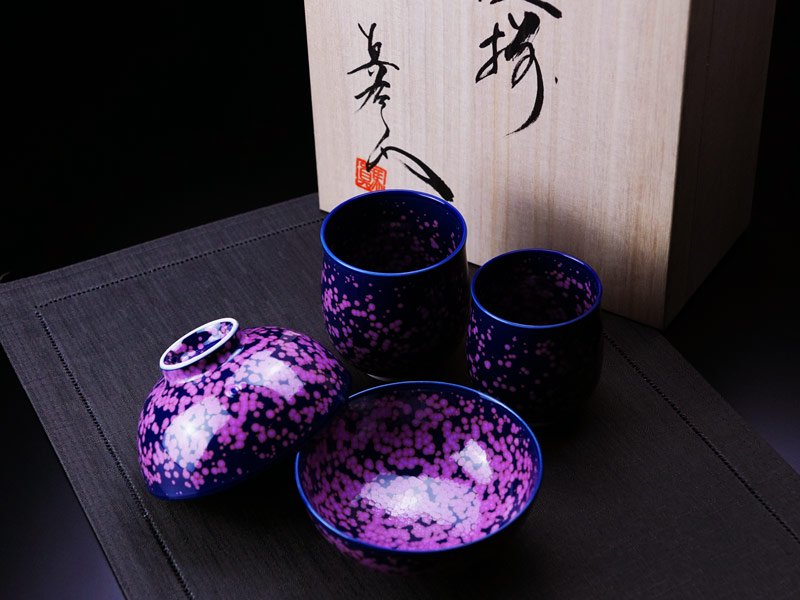 夜桜の宴を表現した【有田焼】睦揃（夫婦茶碗セット） 桜花紋｜ JTOPIA