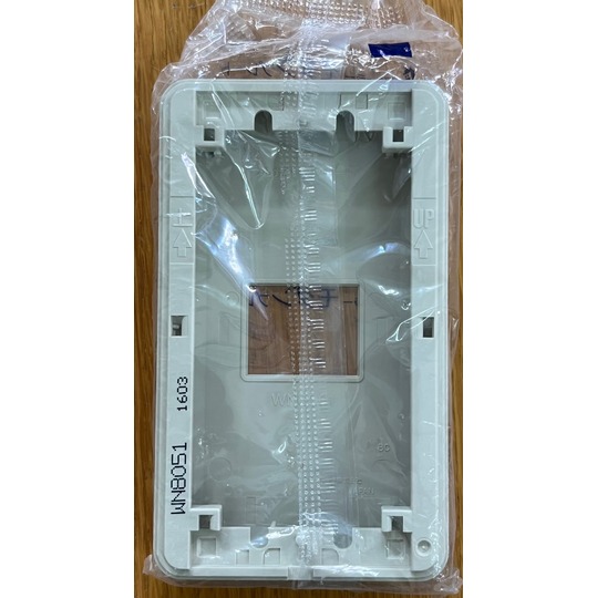 WN8051W モダン腰高プレート(1コ用)(ミルキーホワイト)（ばら売り