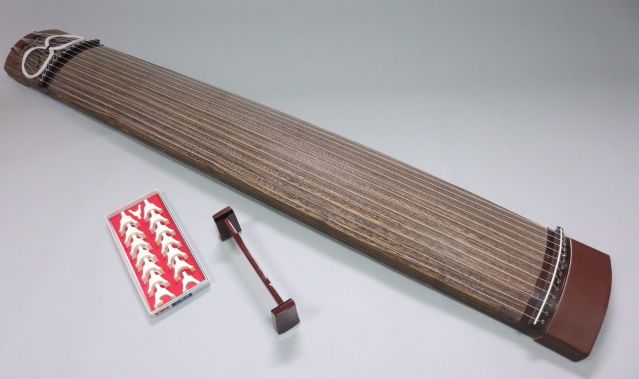 琴 13絃 くり甲 柾目 紅木巻セット KTC0013 商品詳細│琴、三味線の